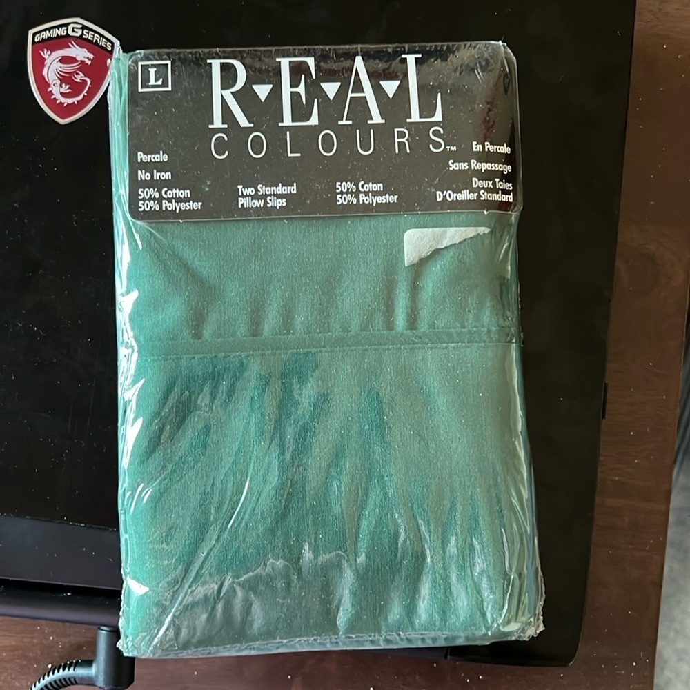 Real Colours Green Percale Standard Pillow Shams Set of 2 NOS